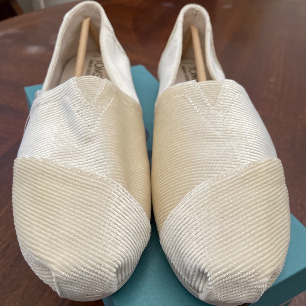 Tom’s Women Alpargata Size 8.5 Beige Corduroy slip on
